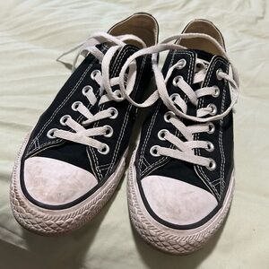 Classic low rise converse shoes